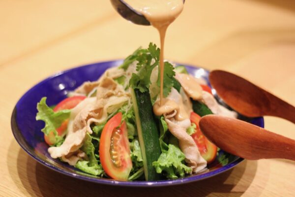 しゃぶしゃぶサラダ（SHABU SHABU　SALAD）:105,000VND（=約525円）