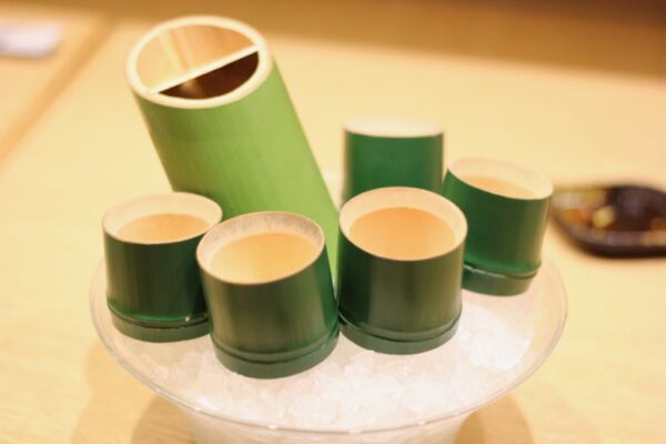 辛口黄桜（KIZAKURA KARAKUCHI）・・・ 通常：148,000VND(180ml)　/ Bamboo Tude: 328,000VND